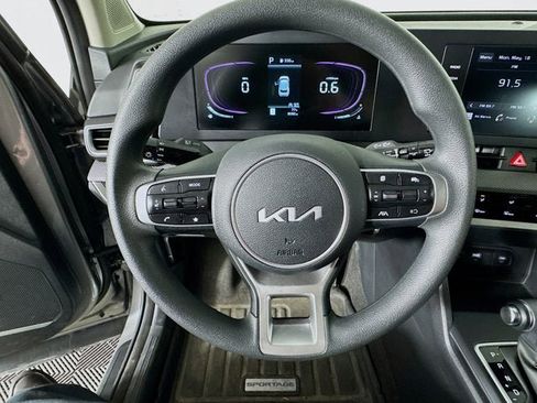 Used 2025 Kia Sportage LX AWD/4WD image 11