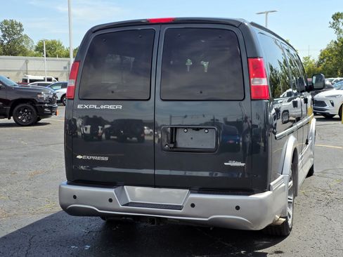 Used 2017 Chevrolet Express 2500 RWD image 16