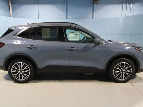 Used 2025 Ford Escape SE image 35