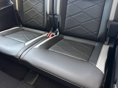New 2025 Volkswagen Atlas Peak Edition SE AWD/4WD image 15