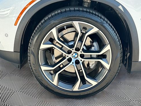 Used 2023 BMW X5 xDrive40i w/ Executive Package image 37