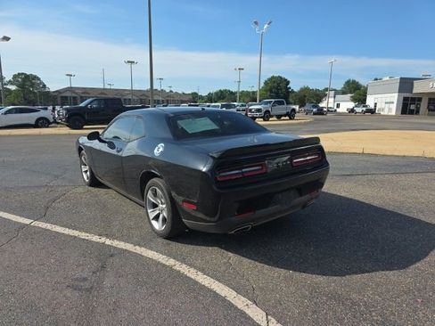 Used 2019 Dodge Challenger SXT RWD image 5