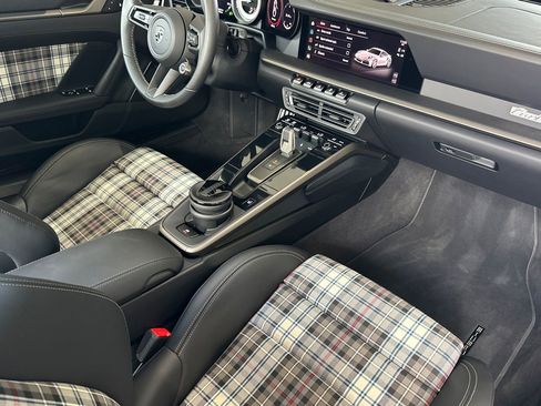 Used 2025 Porsche 911 Turbo image 17