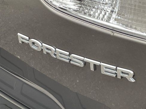 Used 2020 Subaru Forester Limited image 10