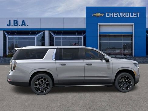 New 2026 Chevrolet Suburban LT image 5