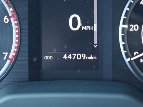 Used 2023 Lexus GX 460 Premium w/ Accessory Package AWD/4WD image 21