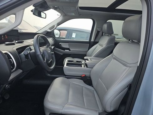 Used 2025 Ford Expedition Active image 5