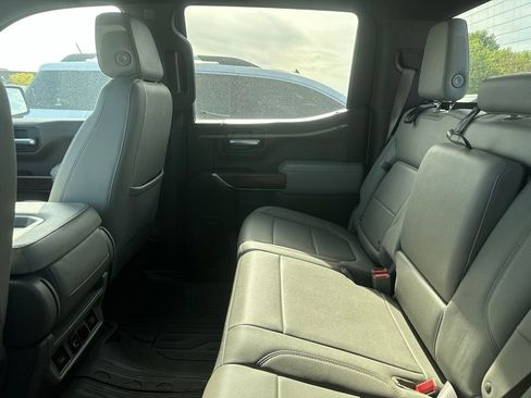 Used 2022 GMC Sierra 1500 SLT w/ X31 Off-Road Package AWD/4WD image 19