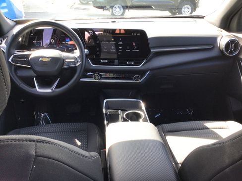 Used 2025 Chevrolet Equinox LT image 11