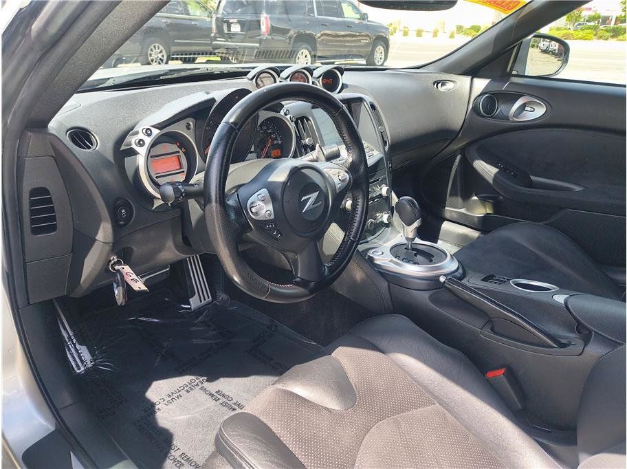 Used 2011 Nissan 370Z Touring RWD image 5