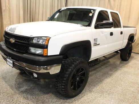 Used 2006 Chevrolet Silverado 2500 W/T w/ Heavy-Duty Power Package image 4