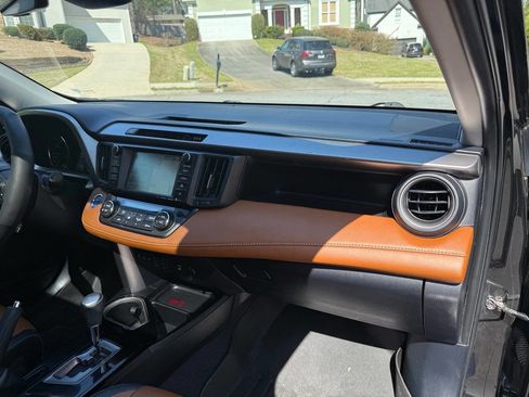 Used 2017 Toyota RAV4 Limited image 23