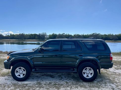 Used 2000 Toyota 4Runner SR5 image 12