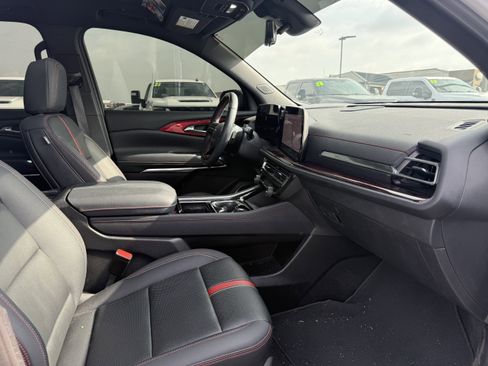 Used 2025 Chevrolet Traverse RS image 10