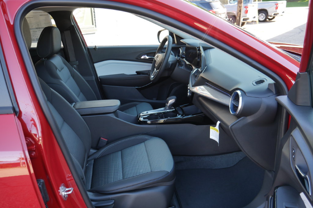 New 2026 Chevrolet Trax LT w/ Driver Confidence Package FWD image 8