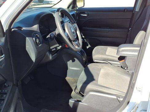 Used 2015 Jeep Patriot Sport w/ Power Value Group FWD image 3