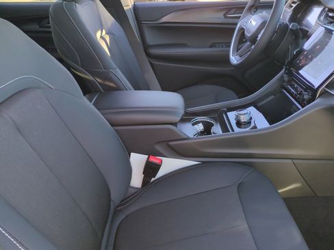 New 2025 Jeep Grand Cherokee Laredo X image 19