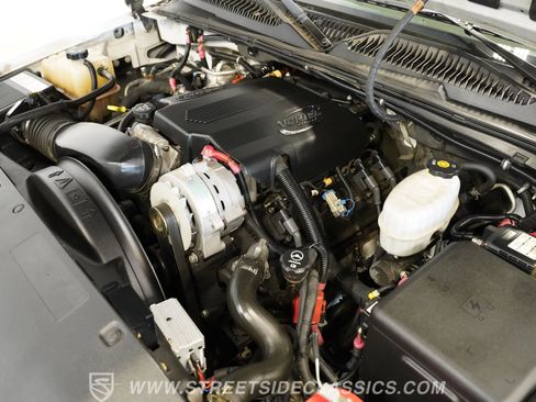 Used 2004 Chevrolet Suburban 2500 AWD/4WD image 39