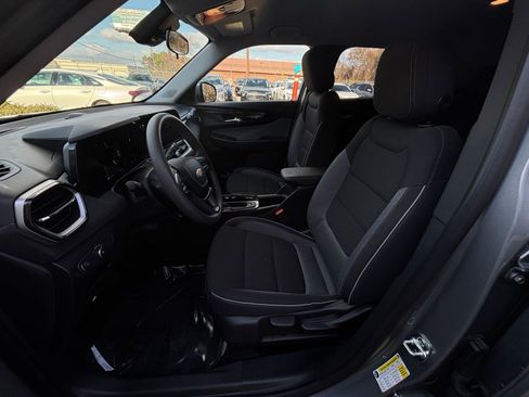Used 2025 Chevrolet TrailBlazer LT image 30