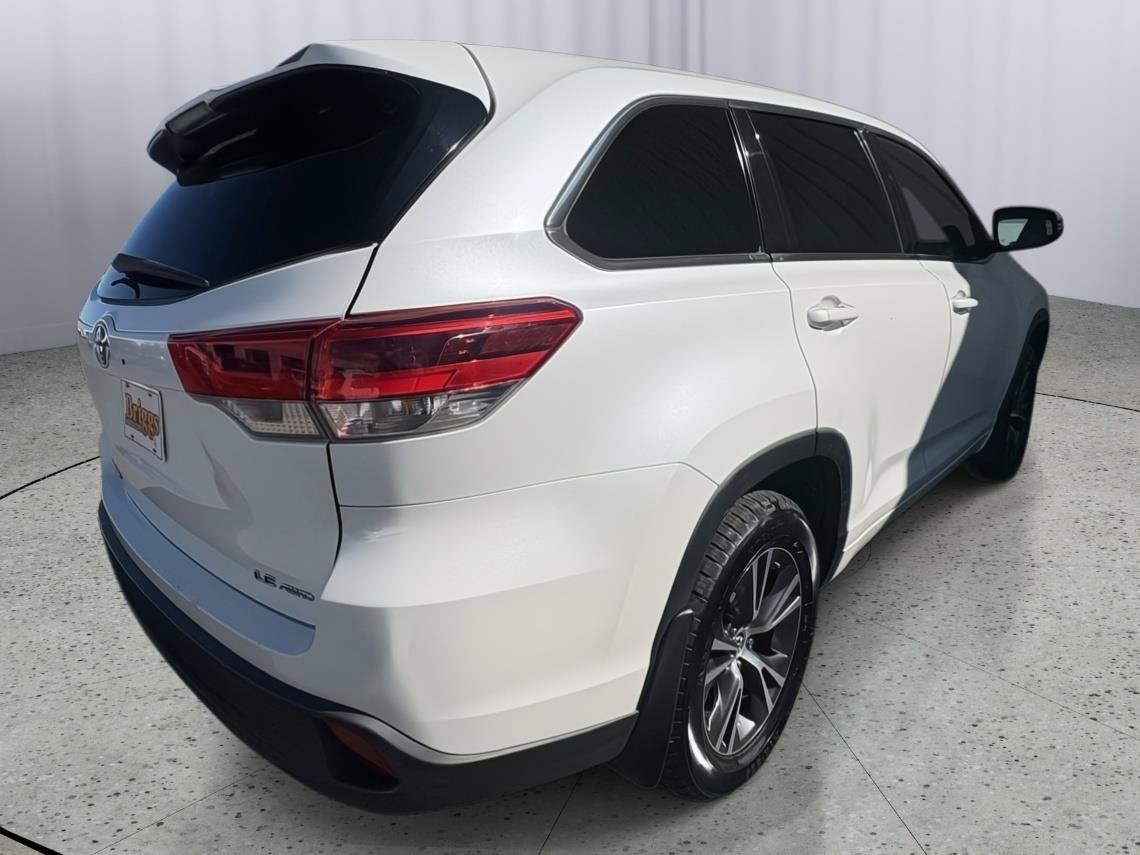 Used 2018 Toyota Highlander Plus AWD/4WD image 5