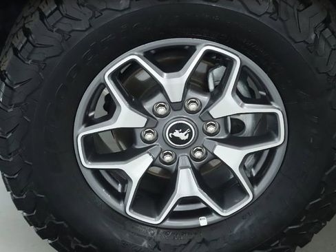 Used 2025 Ford Bronco Badlands image 47