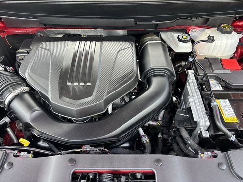 Used 2025 Chevrolet Traverse LT image 11