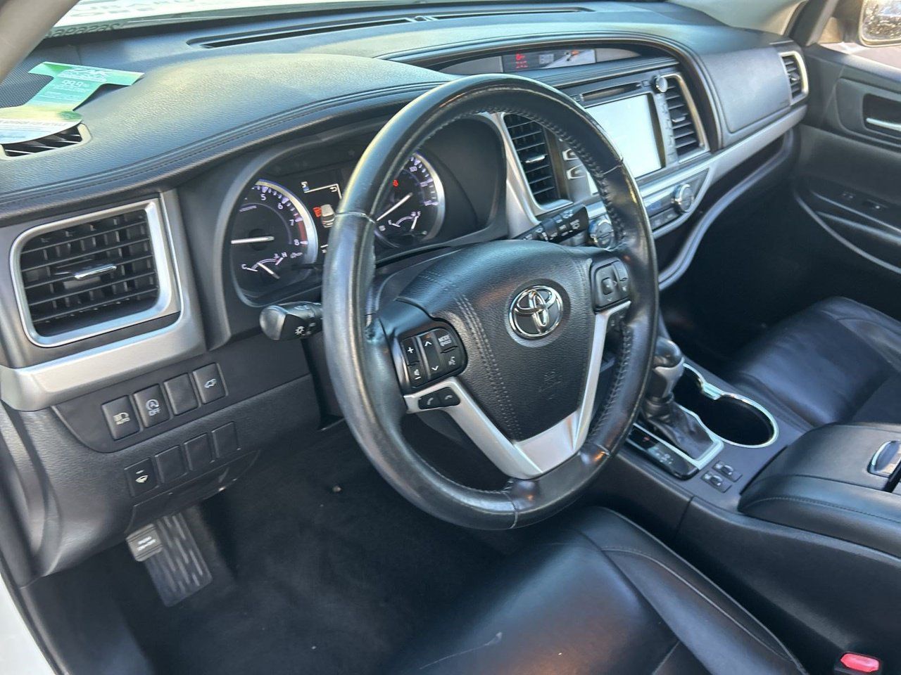 Used 2018 Toyota Highlander XLE FWD image 15