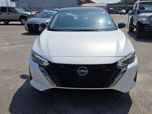 Used 2025 Nissan Sentra SR FWD image 16