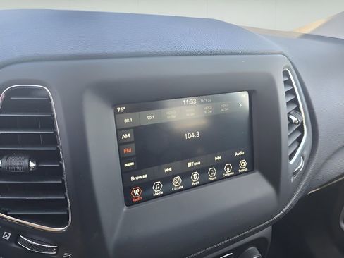 Used 2019 Jeep Compass Latitude image 22