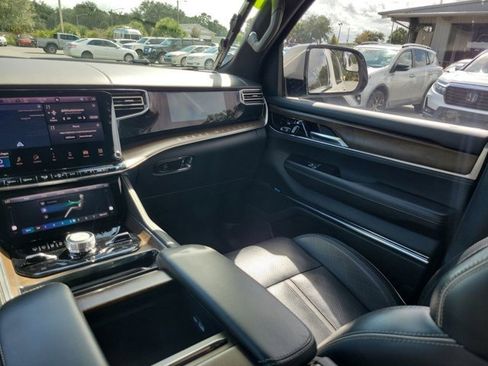 Used 2022 Jeep Grand Wagoneer Series II w/ Premium Group II image 23