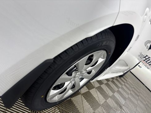Used 2025 Toyota Corolla LE FWD image 31