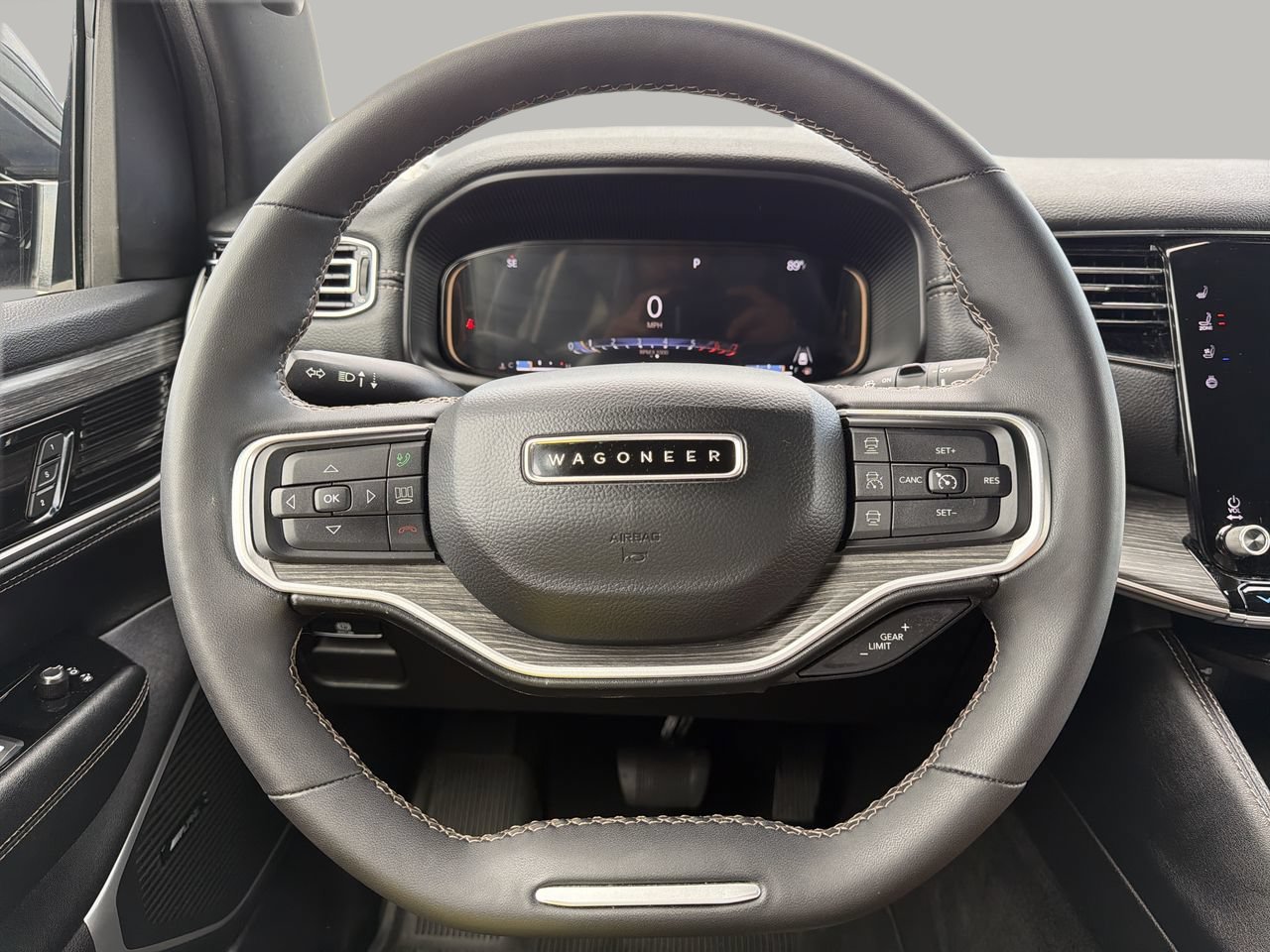 Used 2024 Jeep Wagoneer L Series II w/ Flexible Seating Group AWD/4WD image 31