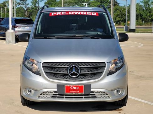 Used 2017 Mercedes-Benz Metris Passenger image 2
