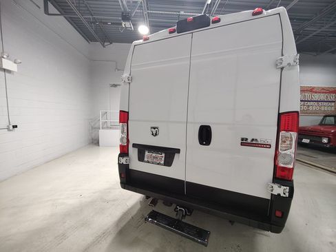 Used 2022 RAM ProMaster 2500 w/ Driver Convenience Group FWD image 6