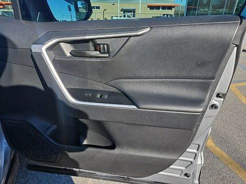 Used 2021 Toyota RAV4 LE image 25