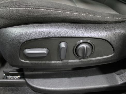 Used 2023 Chevrolet Traverse LT image 4