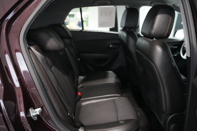 Used 2021 Chevrolet Trax LT AWD/4WD image 16