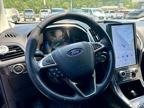 Used 2021 Ford Edge Titanium w/ Equipment Group 301A FWD image 5