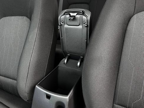 New 2025 Hyundai Venue SE image 18