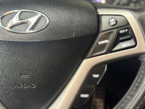 Used 2012 Hyundai Veloster w/ Style Pkg FWD image 28