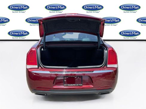 Used 2018 Chrysler 300 Limited w/ Safetytec Plus Group RWD image 27