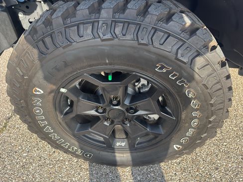 Used 2023 Jeep Wrangler Unlimited w/ Sun & Screen Package AWD/4WD image 7