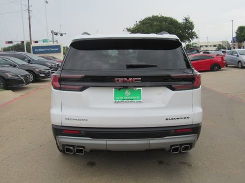 Used 2025 GMC Acadia Elevation image 7