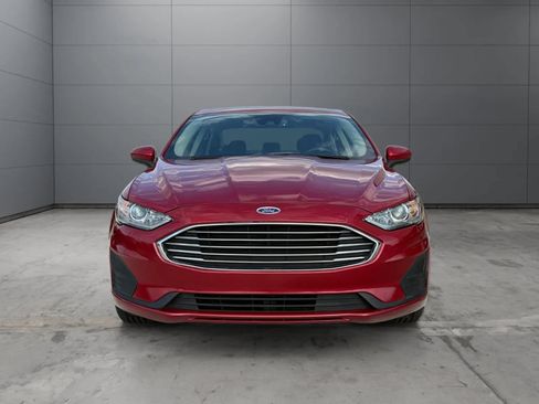 Used 2020 Ford Fusion SE FWD image 2