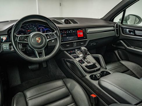 Certified 2023 Porsche Cayenne Platinum Edition AWD/4WD image 4