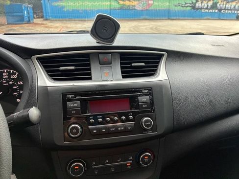 Used 2017 Nissan Sentra S FWD image 29