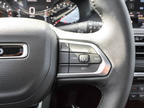 New 2025 Jeep Compass Latitude w/ Sun & Sound Group image 27