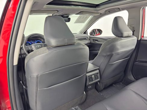 Used 2025 Toyota Camry XLE w/ Premium Plus Package image 35