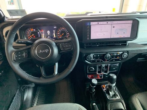 Used 2026 Jeep Wrangler Unlimited Sport AWD/4WD image 5