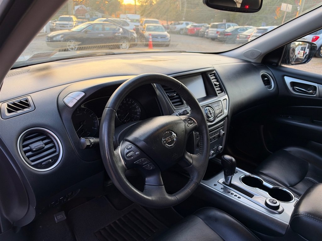 Used 2017 Nissan Pathfinder SL w/ SL Premium Package AWD/4WD image 12